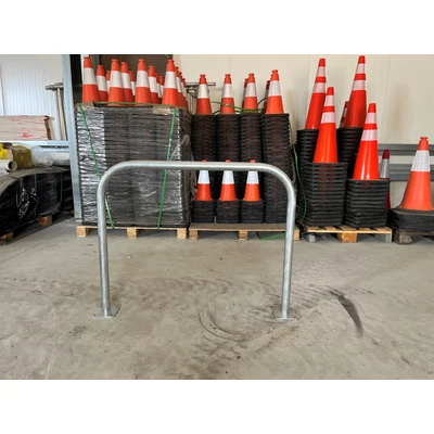 "U" - alakú kerékpártámasz talplemezes